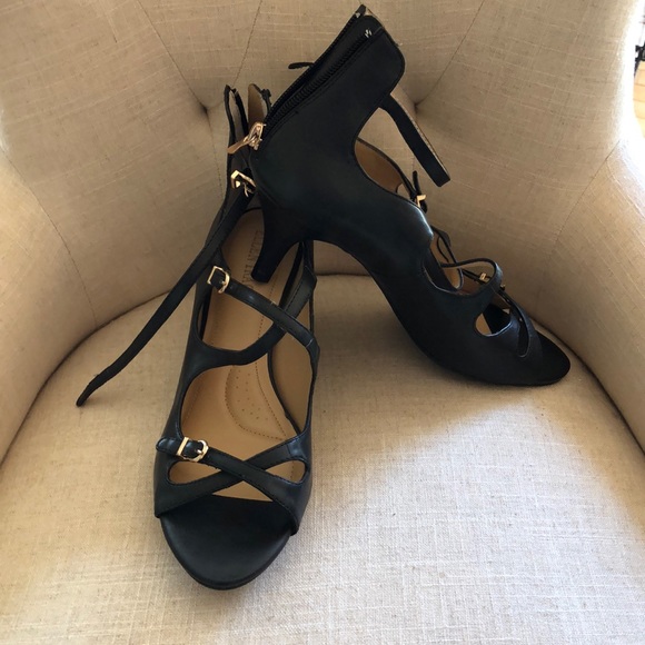 Ellen Tracy Sandal - Picture 1 of 4